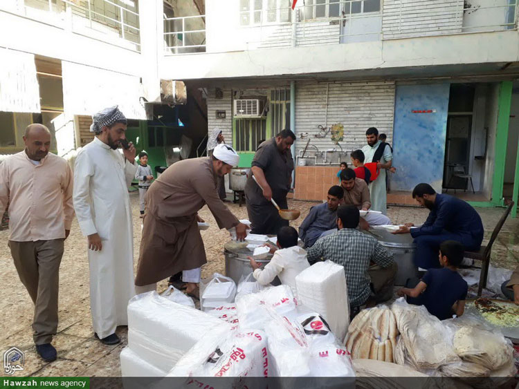 تصاویر | شما کمک رسانی طلاب مدرسه علمیه امام علی (ع) اهواز در مناطق سیل زده