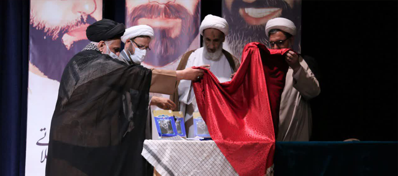 کتاب «اخلاق و معنویت در مکتب شهید سلیمانی» رونمایی شد کتاب «اخلاق و معنویت در مکتب شهید سلیمانی» رونمایی شد