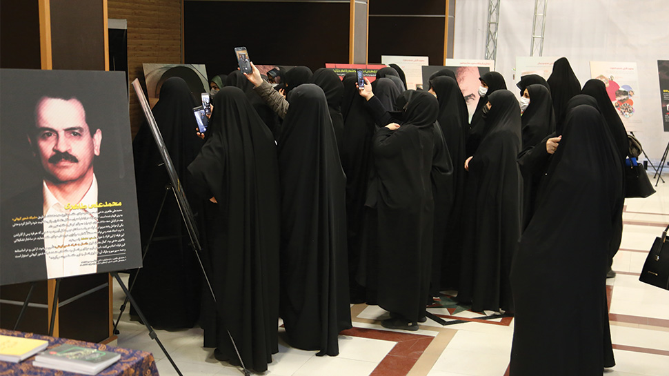 نمایشگاه معنویت در اسارت
