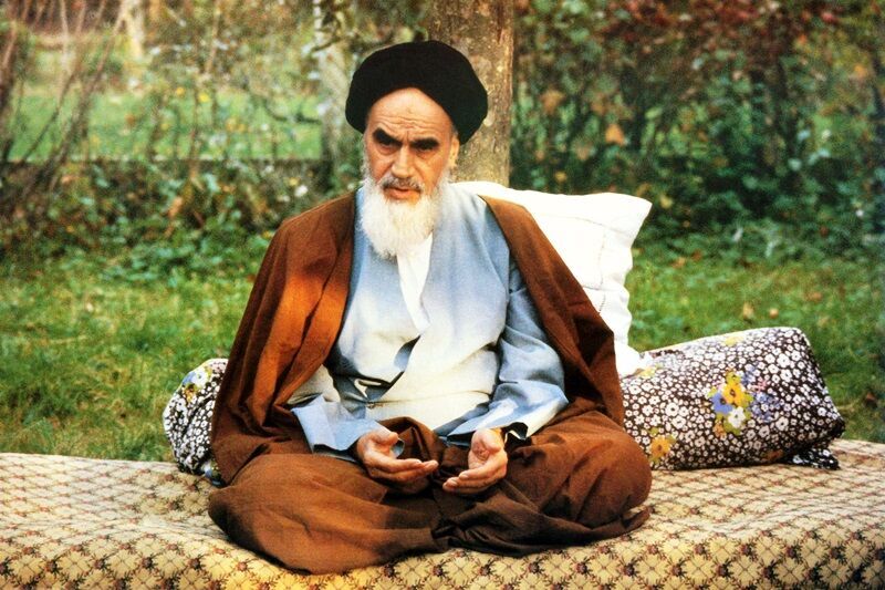 اولین برخورد و درگیری روحانیت به رهبری امام خمینی با شاه، در چه مسئلهای بود؟