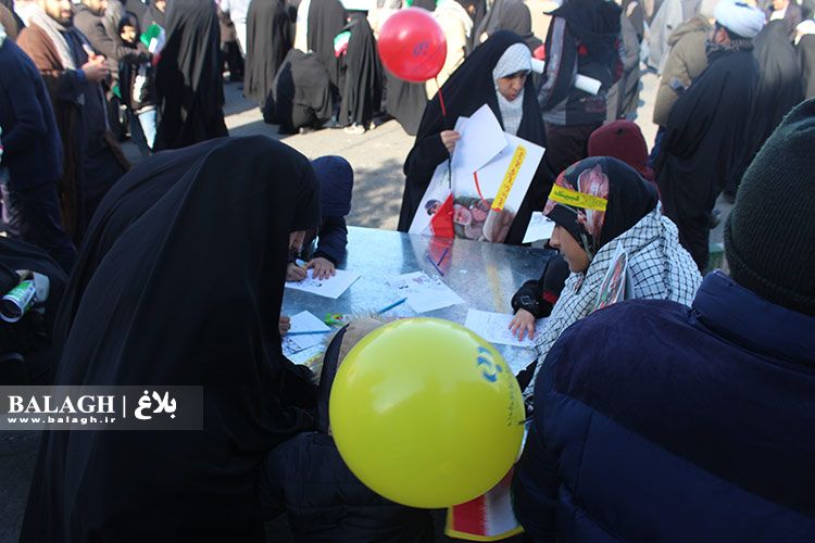 برپایی نمایشگاه کودک و نوجوان با موضوع انقلاب در راهپیمایی 22 بهمن ماه