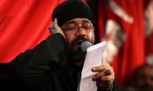 گرد و خاک می بینم